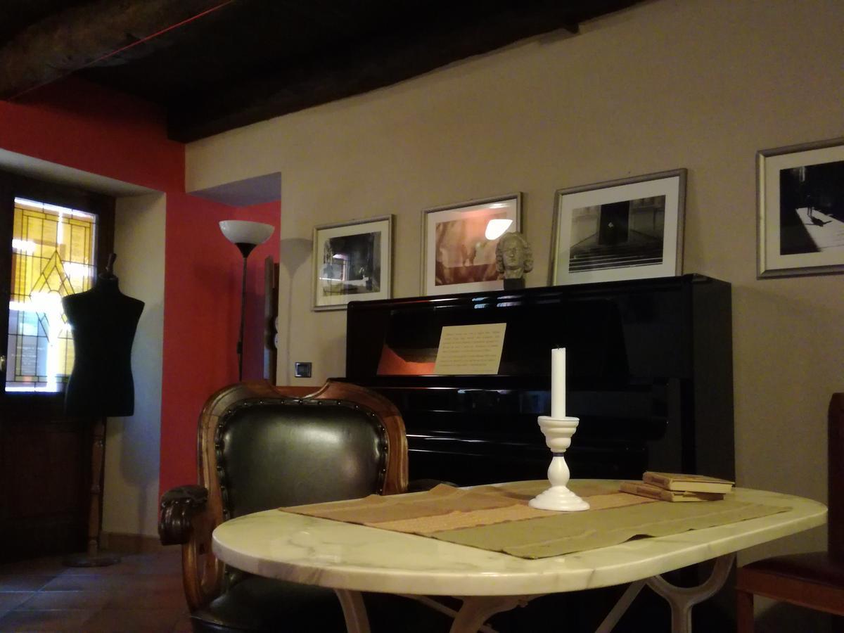 Casa Asso Di Coppe B&B Alba  Exteriör bild